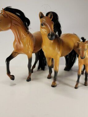 Grand Champions Mustang Horse Family Phantom Wild Honey Maple Sugar Foal Trio